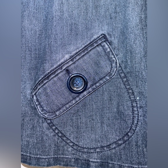 Style & Co Crop BlueJean Jacket with big buttons and has pockets, Size Medium - Picture 3 of 14
